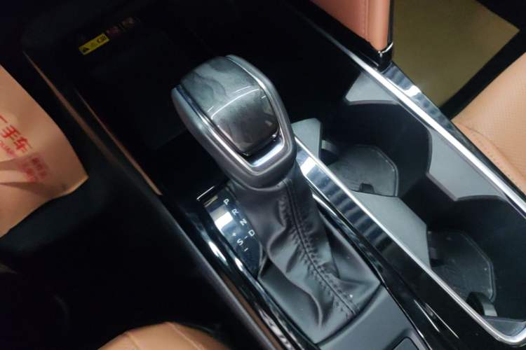 Used Toyota Camry 2024 Dual-Motor 2.0 HGVP Luxury Edition Gear Lever