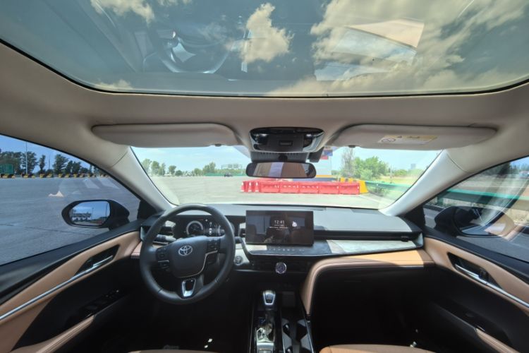 Used Toyota Camry 2024 Dual-Motor 2.0 HG Premium Edition Interior 1