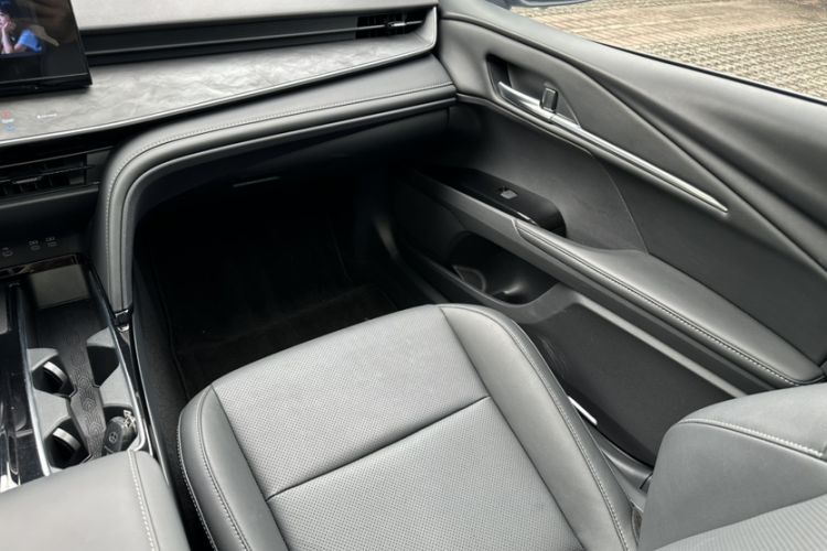 Used Toyota Camry 2024 Dual-Motor 2.0 HGVP Luxury Edition Interior 12