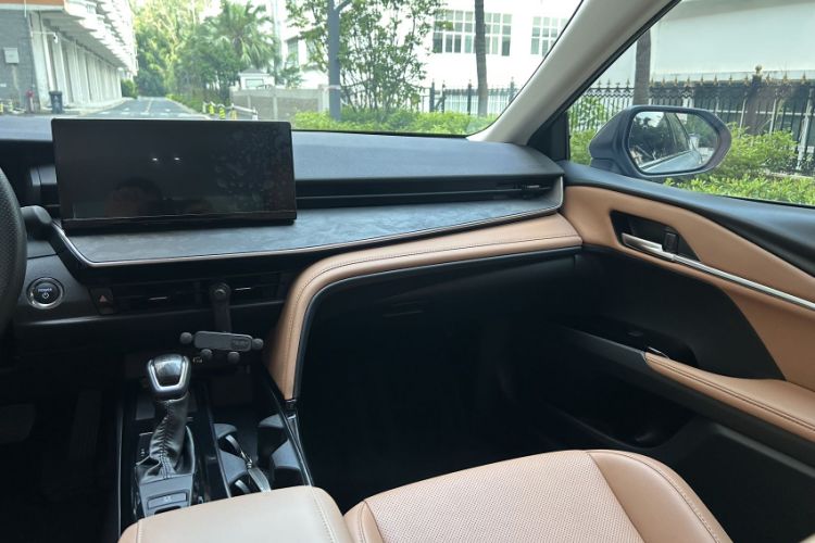 Used Toyota Camry 2024 Dual-Motor 2.0 HGVP Luxury Edition Interior 2
