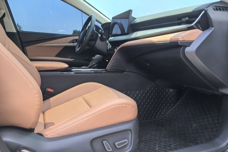 Used Toyota Camry 2024 Dual-Motor 2.0 HG Premium Edition Interior 2
