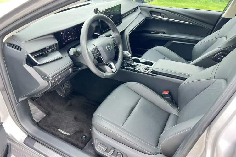 Used Toyota Camry 2024 Dual-Motor 2.0 HGVP Luxury Edition Interior 4