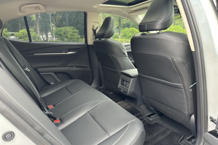 Used Toyota Camry 2024 Dual-Motor 2.0 HGVP Luxury Edition Interior 6