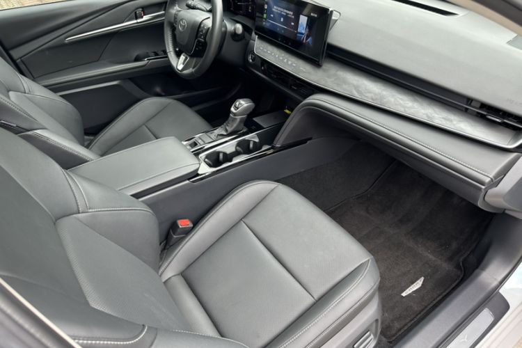 Used Toyota Camry 2024 Dual-Motor 2.0 HGVP Luxury Edition Interior 9