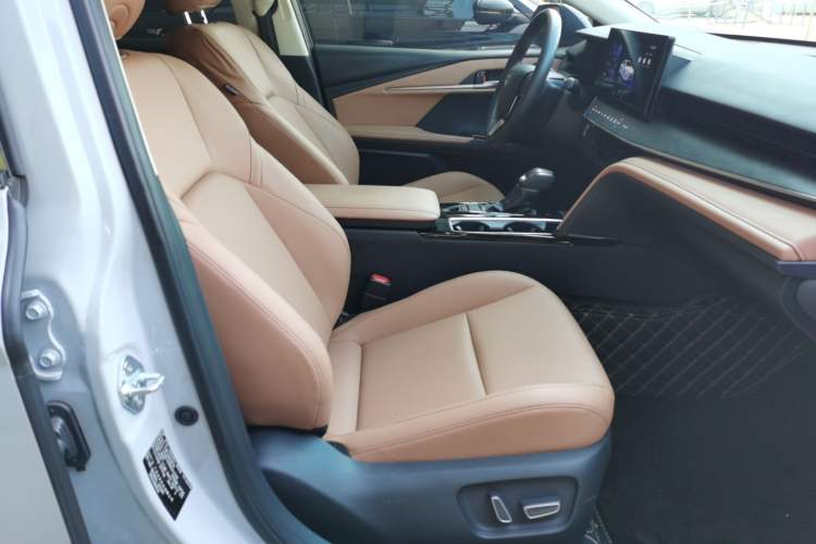Used Toyota Camry 2024 Dual-Motor 2.0 HGVP Luxury Edition Right Front Seat