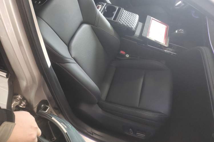 Used Toyota Camry 2024 Dual-Motor 2.0 HGVP Luxury Edition Right Front Seat