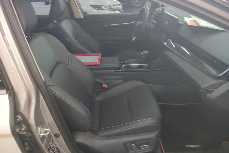 Used Toyota Camry 2024 Dual-Motor 2.0 HGVP Luxury Edition Right Front Seat