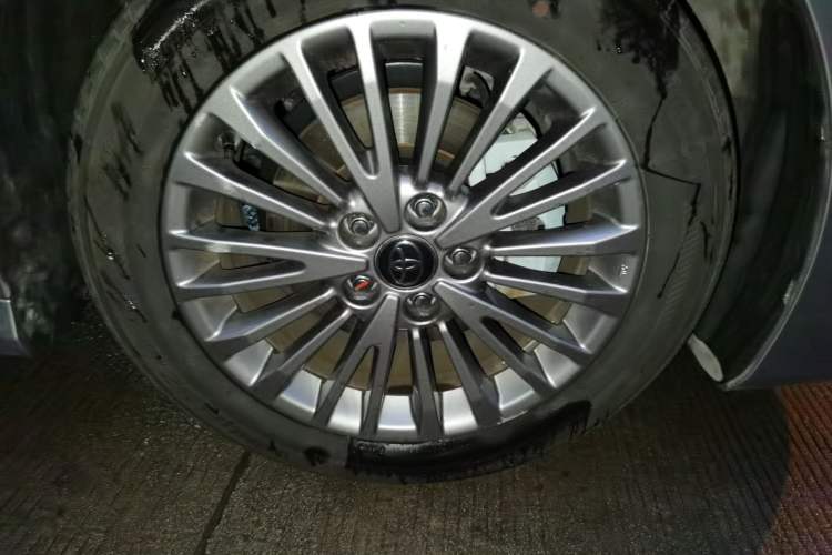 Used Toyota Camry 2024 2.0 GVP Luxury Edition Right Front Wheel Hub
