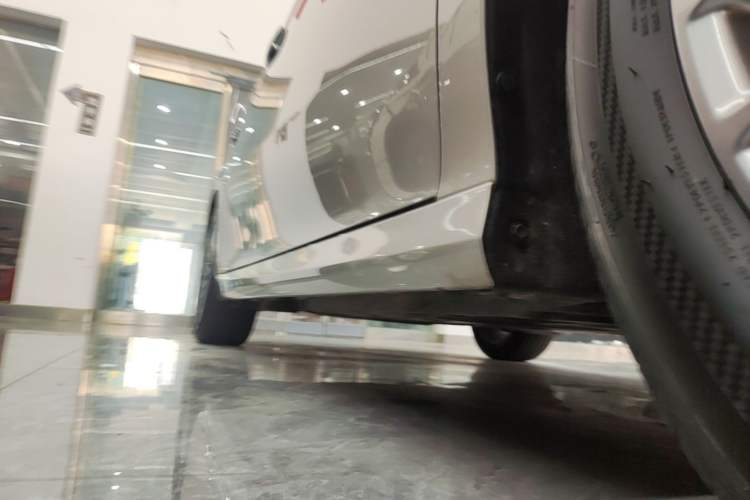Used Toyota Camry 2024 Dual-Motor 2.0 HGVP Luxury Edition Right Side Sill