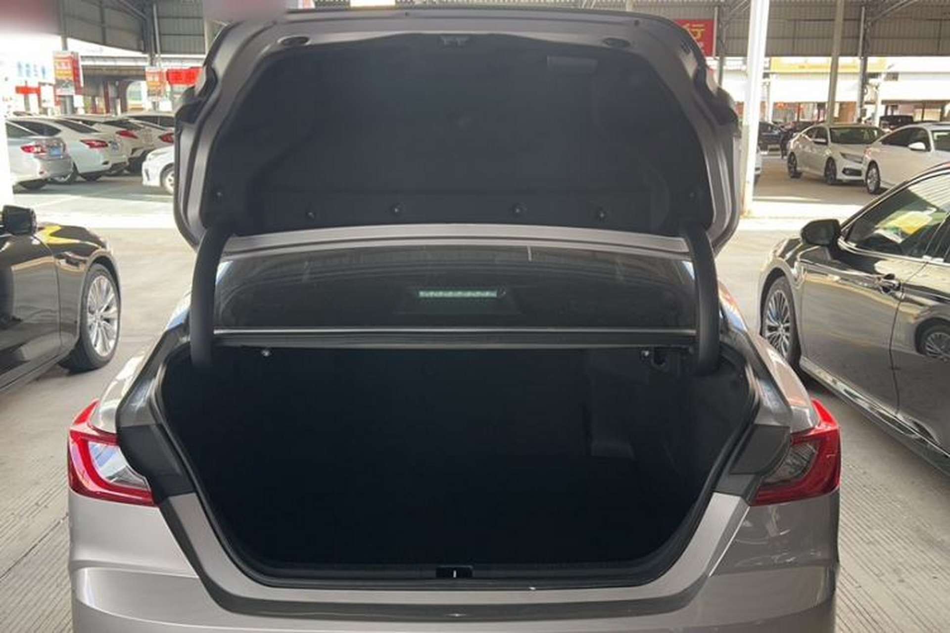 Used Toyota Camry 2024 Dual-Motor 2.0 HGVP Luxury Edition Trunk