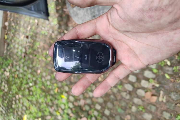 Used Toyota Camry 2024 Dual-Motor 2.0 HG Premium Edition Vehicle Key