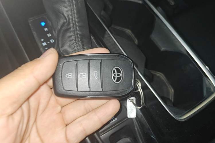Used Toyota Camry 2024 2.0E Elite Edition Vehicle Key