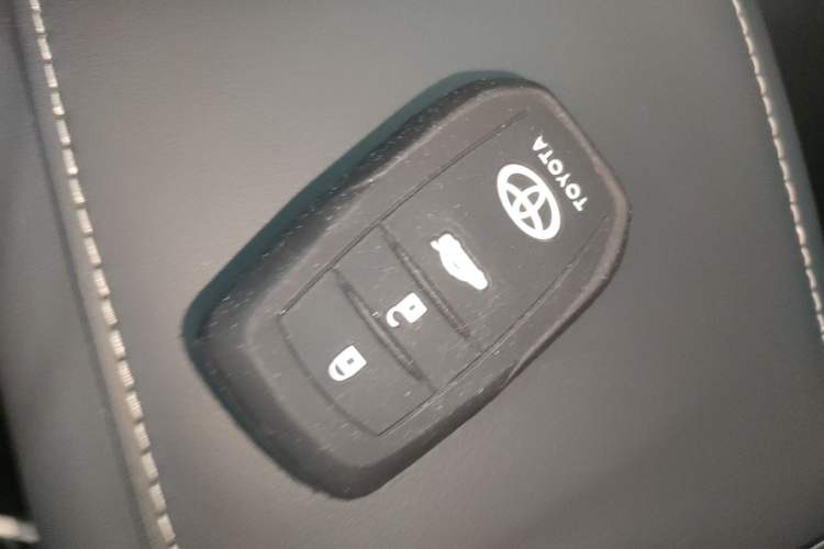Used Toyota Camry 2024 Dual-Motor 2.0 HGVP Luxury Edition Vehicle Key
