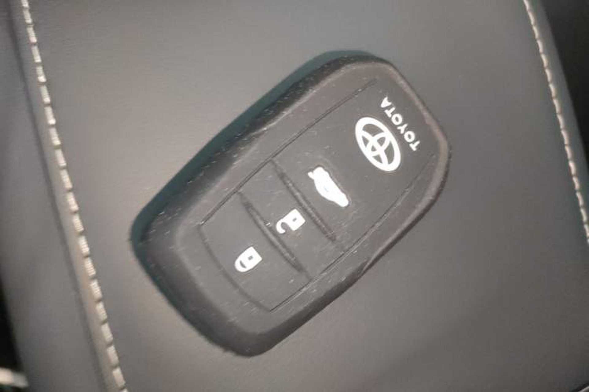 Used Toyota Camry 2024 Dual-Motor 2.0 HGVP Luxury Edition Vehicle Key