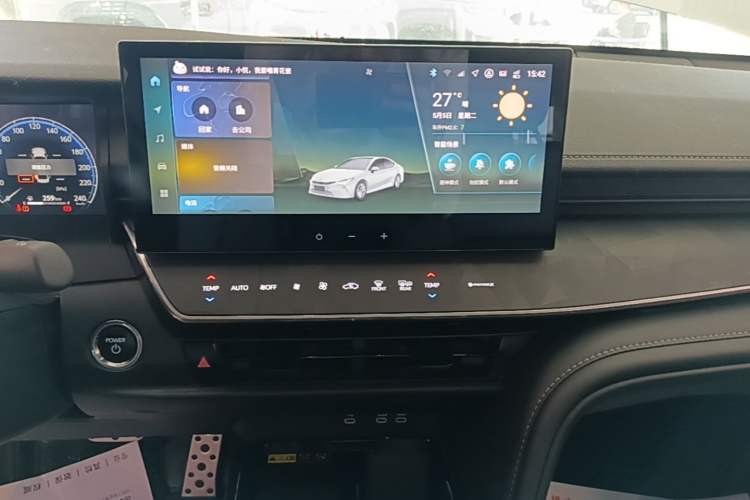 Used Toyota Camry 2024 Dual-Motor 2.0HS Sport Edition Audio And AC Panel