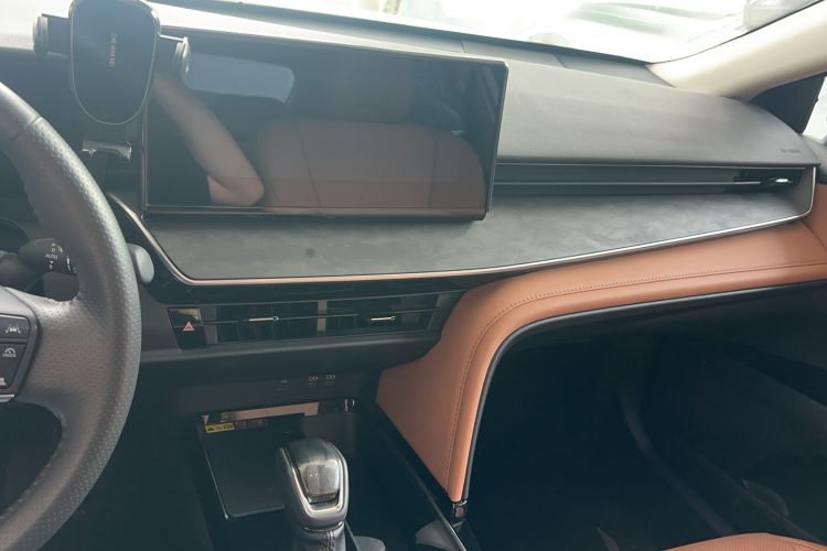 Used Toyota Camry 2024 2.0 GVP Luxury Edition Audio And AC Panel