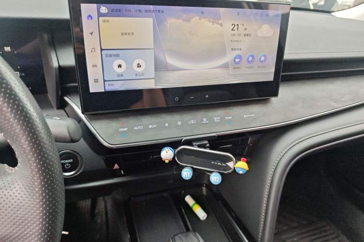Used Toyota Camry 2024 Dual-Motor 2.0 HG Premium Edition Audio And AC Panel