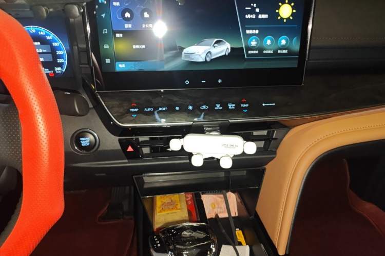 Used Toyota Camry 2024 2.0G Prestige Edition Audio And AC Panel