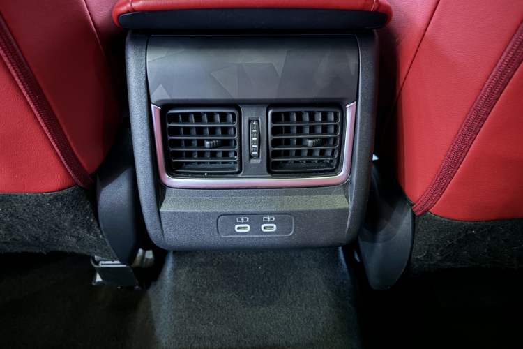Used Toyota Camry 2024 Dual-Motor 2.0 HXS Sport Plus Edition Audio And AC Panel