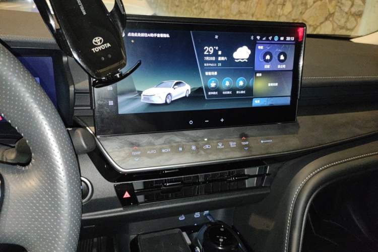 Used Toyota Camry 2024 Dual-Motor 2.0 HG Premium Edition Audio And AC Panel