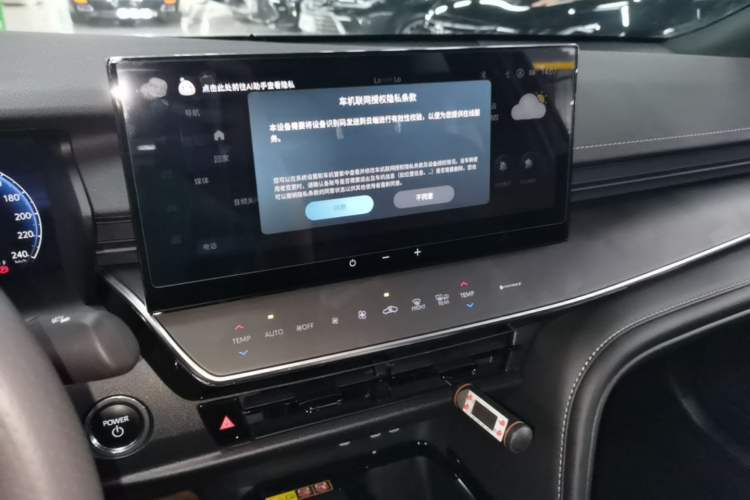 Used Toyota Camry 2024 Dual-Motor 2.0HS Sport Edition Audio And AC Panel