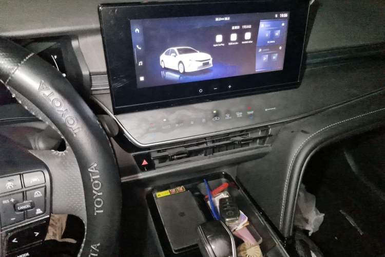 Used Toyota Camry 2024 Dual-Motor 2.0 HGVP Luxury Edition Audio And AC Panel