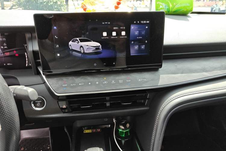 Used Toyota Camry 2024 Dual-Motor 2.0 HGVP Luxury Edition Audio And AC Panel