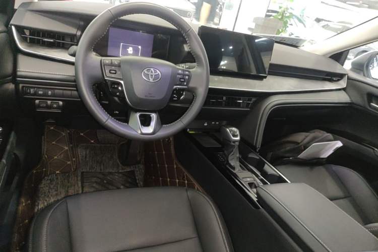 Used Toyota Camry 2024 Dual-Motor 2.0 HGVP Luxury Edition Center Console