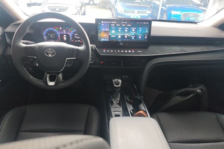 Used Toyota Camry 2024 2.0G Prestige Edition Center Console
