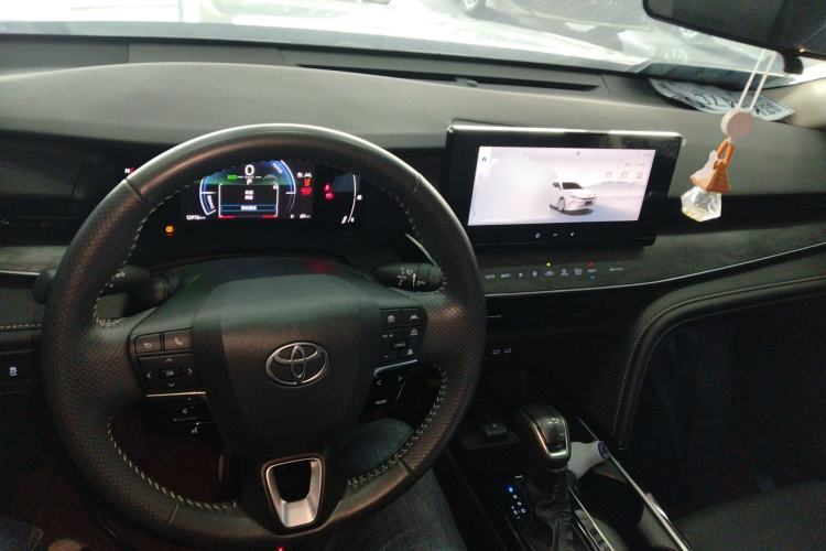 Used Toyota Camry 2024 Dual-Motor 2.0 HGVP Luxury Edition Center Console