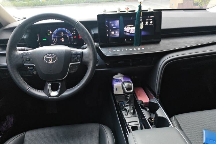 Used Toyota Camry 2024 Dual-Motor 2.0 HGVP Luxury Edition Center Console