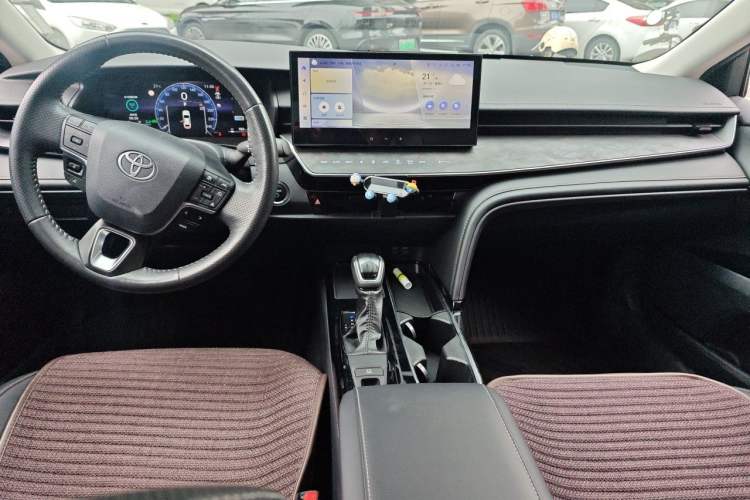 Used Toyota Camry 2024 Dual-Motor 2.0 HG Premium Edition Center Console