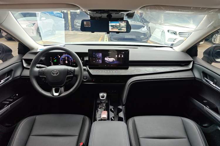 Used Toyota Camry 2024 Dual-Motor 2.0 HGVP Luxury Edition Center Console