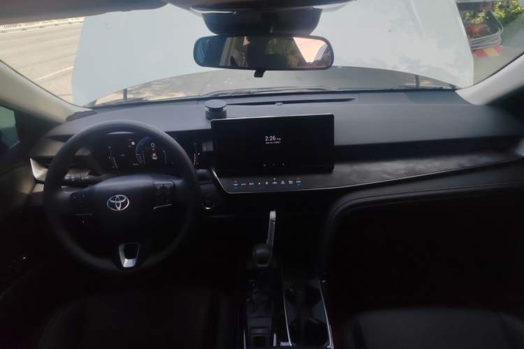 Used Toyota Camry 2024 Dual-Motor 2.0 HE Elite Edition Center Console