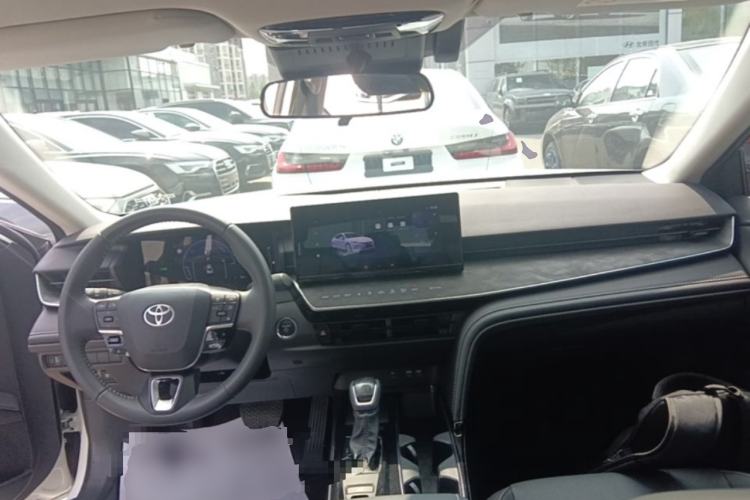 Used Toyota Camry 2024 Dual-Motor 2.0 HGVP Luxury Edition Center Console