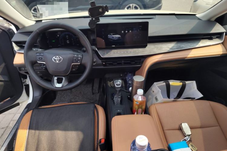 Used Toyota Camry 2024 Dual-Motor 2.0 HGVP Luxury Edition Center Console