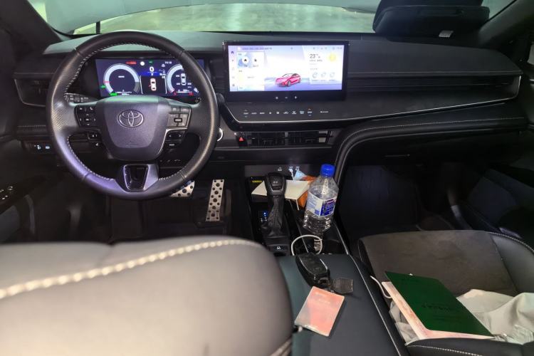 Used Toyota Camry 2024 Dual-Motor 2.0HS Sport Edition Center Console