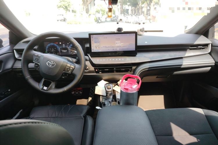 Used Toyota Camry 2024 Dual-Motor 2.0 HXS Sport Plus Edition Center Console