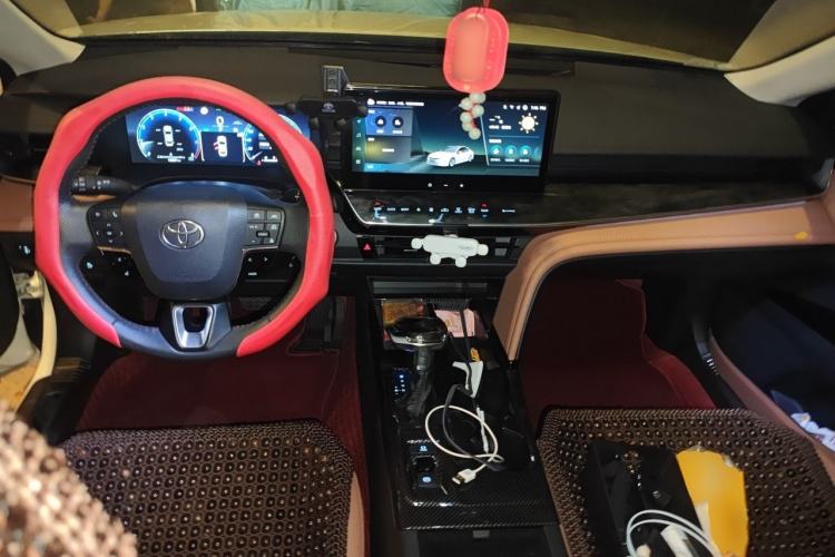 Used Toyota Camry 2024 2.0G Prestige Edition Center Console