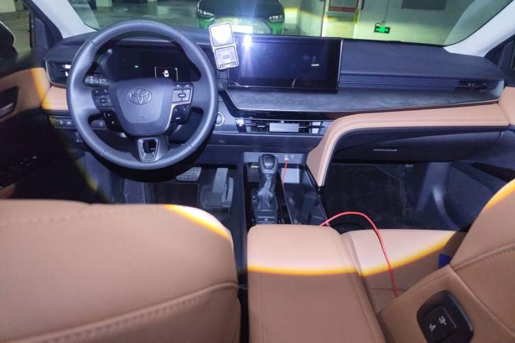 Used Toyota Camry 2024 2.0 GVP Luxury Edition Center Console