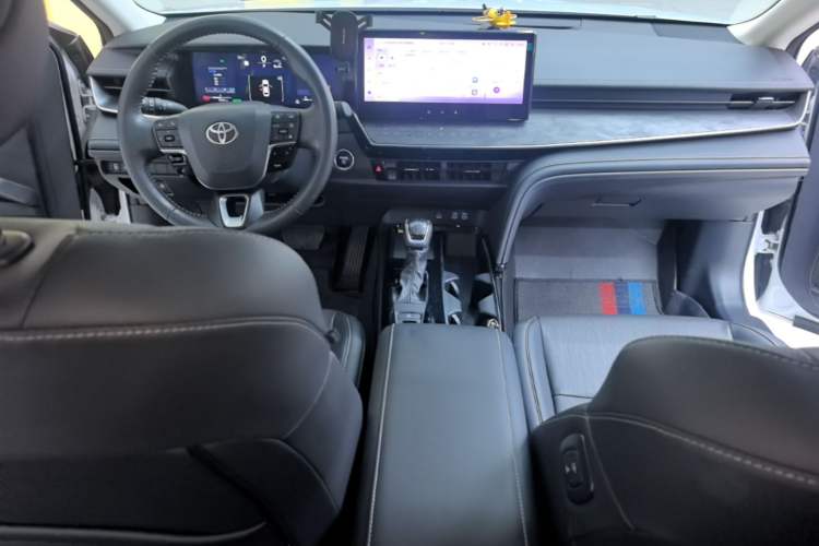 Used Toyota Camry 2024 Dual-Motor 2.0 HG Premium Edition Center Console