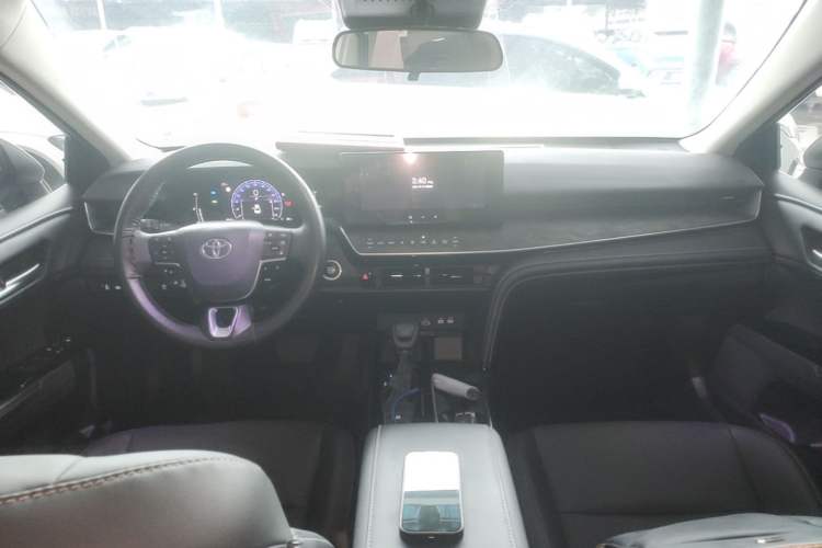 Used Toyota Camry 2024 2.0E Elite Edition Center Console