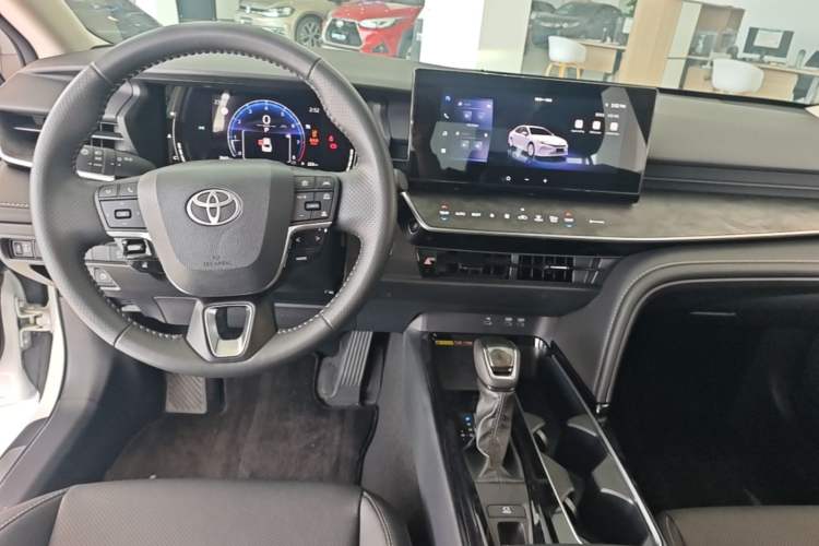 Used Toyota Camry 2024 2.0 GVP Luxury Edition Center Console