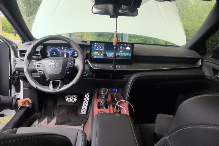 Used Toyota Camry 2024 Dual-Motor 2.0 HXS Sport Plus Edition Center Console