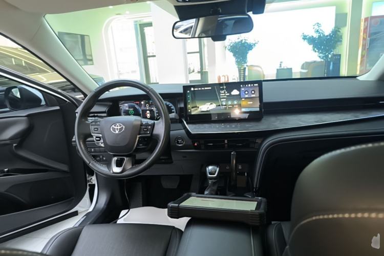 Used Toyota Camry 2024 Dual-Motor 2.0 HG Premium Edition Center Console