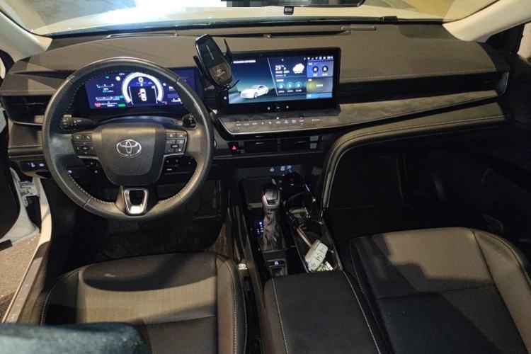 Used Toyota Camry 2024 Dual-Motor 2.0 HG Premium Edition Center Console