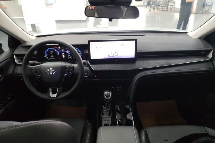 Used Toyota Camry 2024 Dual-Motor 2.0 HG Premium Edition Center Console