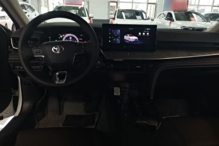 Used Toyota Camry 2024 Dual-Motor 2.0 HE Elite Edition Center Console