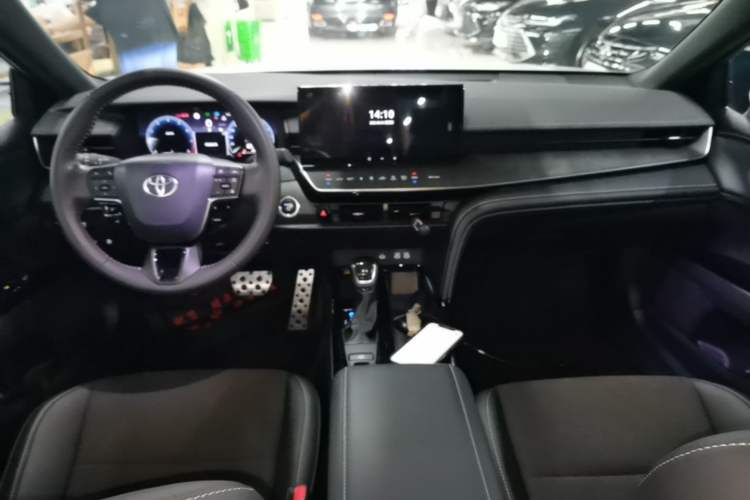 Used Toyota Camry 2024 Dual-Motor 2.0HS Sport Edition Center Console