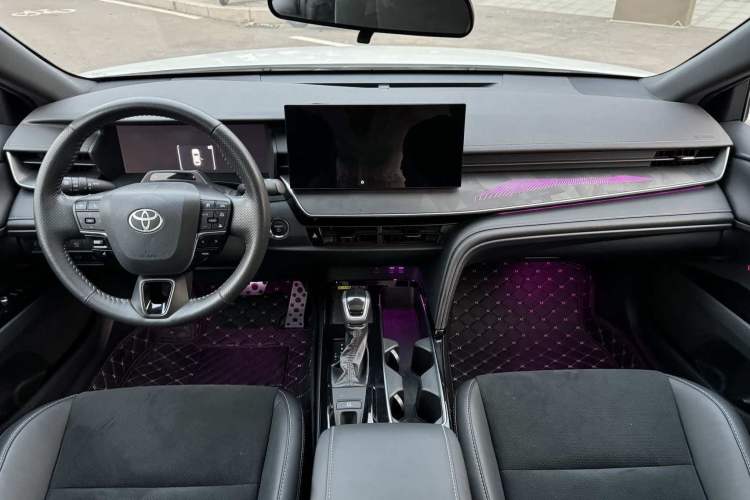 Used Toyota Camry 2024 Dual-Motor 2.0 HXS Sport Plus Edition Center Console